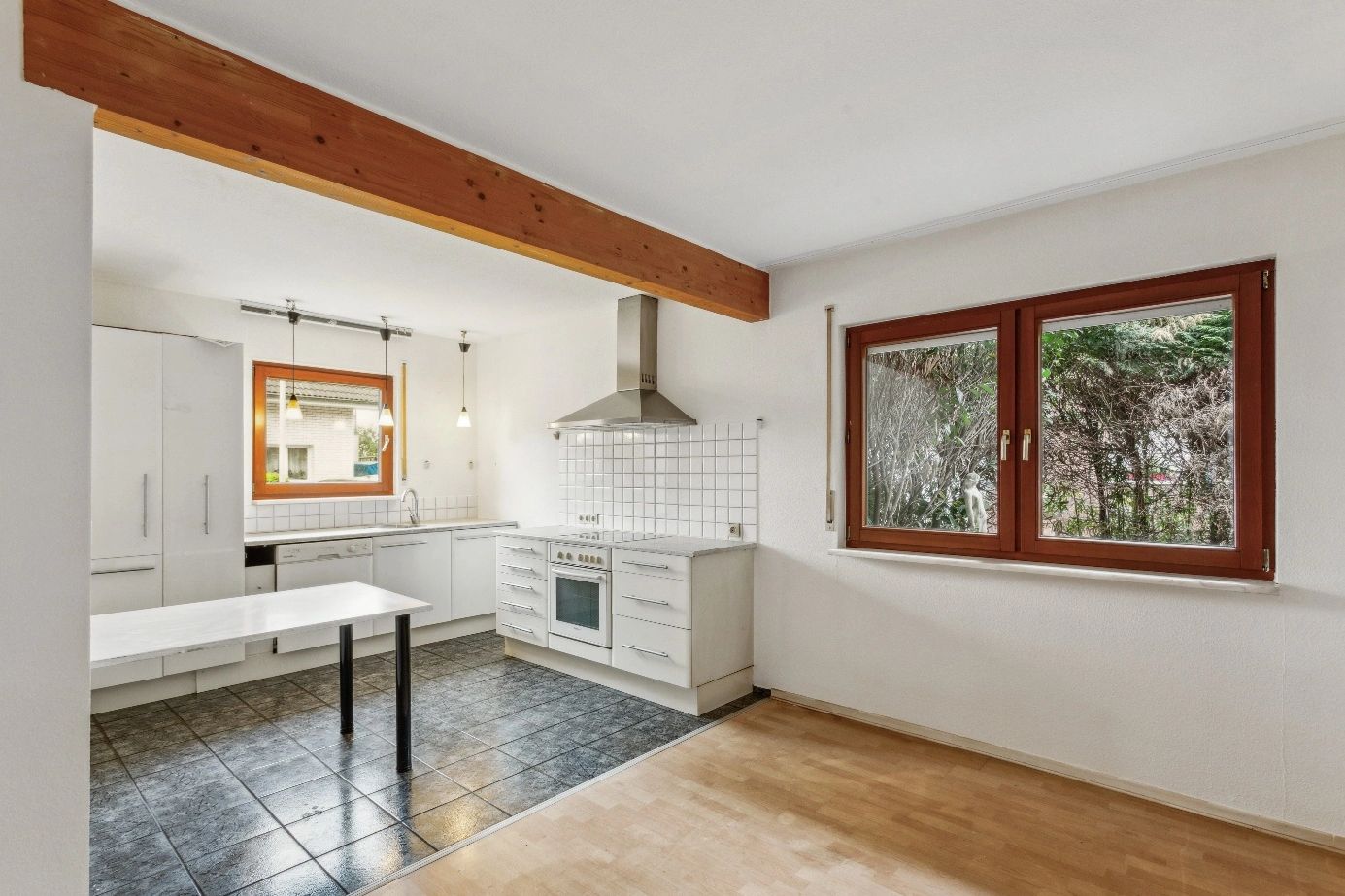 Leere Küche vor dem Home Staging – Immobilienmakler D+P Immobilien Siegburg